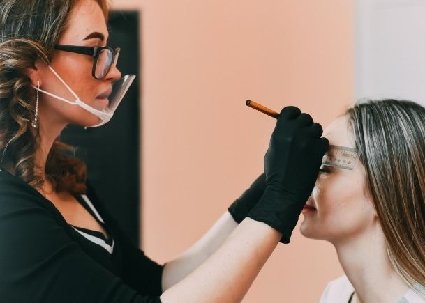 Mise en beauté sourcils